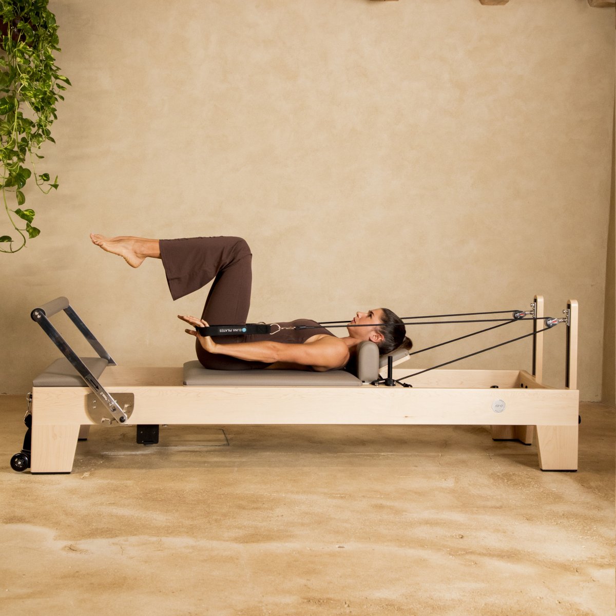 YOA PILATES REFORMER